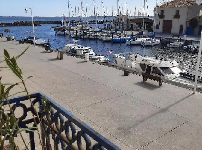 Appartement De Charme Sur Le Port De *